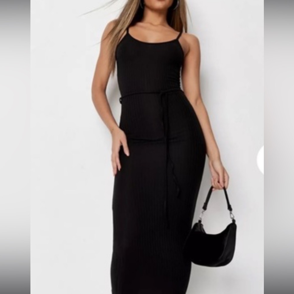 Black right dress with belt -misguided size 4